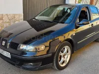 Usado Seat Leon Sport 130 CV (95 kW) 2004 Negro Utilitario