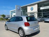 Usado VW Polo 75 CV (55 kW) 2012 Plateado Utilitario