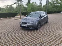 Usado Seat Ibiza I-Tech 70 CV (51 kW) 2015 Gris / plata Berlina