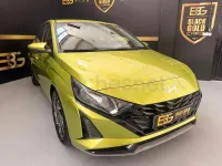 Usado Hyundai i20 100 CV (73 kW) 2024 Amarillo Utilitario