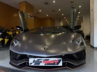 Usado Lamborghini Aventador 700 CV (514 kW) 2017 Gris metalizado Coupe