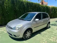 Usado Ford Fiesta Trend 80 CV (58 kW) 2005 Blanco Utilitario