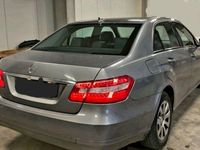 Usado Mercedes E200 136 CV (100 kW) 2011 Gris / plata Berlina