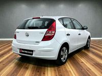 Usado Hyundai i30 Comfort 90 CV (66 kW) 2010 Blanco Utilitario