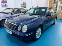 Usado Mercedes E240 Elegance 170 CV (125 kW) 2000 Azul Berlina