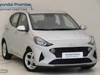 Usado Hyundai i10 67 CV (49 kW) 2023 New sleek silver Utilitario