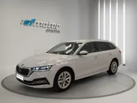Usado Skoda Octavia Style 150 CV (110 kW) 2021 Blanco Familiar