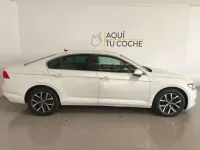 Usado VW Passat Executive 150 CV (110 kW) 2022 Blanco Familiar