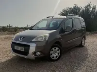 Usado Peugeot TePee Outdoor 92 CV (67 kW) 2009 Marrón Van