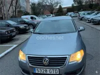 Usado VW Passat Highline 140 CV (102 kW) 2010 Gris / plata Berlina