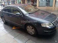 Usado VW Passat Trendline 140 CV (102 kW) 2007 Azul Berlina