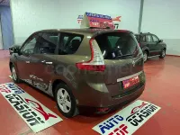 Usado Renault Grand Scénic Dynamique 130 CV (95 kW) 2011 Marrón Monovolumen