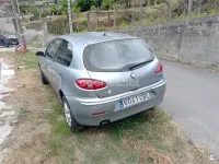 Usado Alfa Romeo 147 Progression 105 CV (77 kW) 2002 Gris / plata Utilitario