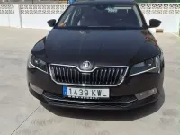 Usado Skoda Superb 190 CV (139 kW) 2019 Negro metalico