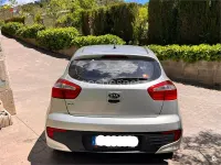 Usado Kia Rio 84 CV (61 kW) 2016 Gris / plata Utilitario