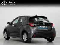Usado Toyota Yaris 125 CV (91 kW) 2022 Gris / plata Utilitario