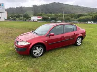 Usado Renault Mégane Authentique 100 CV (73 kW) 2005 Granate Berlina