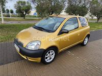 Usado Toyota Yaris Sol 68 CV (50 kW) 1999 Amarillo Berlina