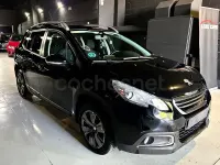 Usado Peugeot 2008 Allure 120 CV (88 kW) 2015 Negro SUV