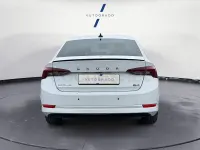 Usado Skoda Octavia Ambition 150 CV (110 kW) 2023 Blanco Berlina