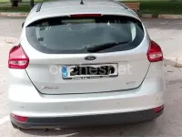 Usado Ford Focus Trend 125 CV (91 kW) 2016 Gris / plata Berlina