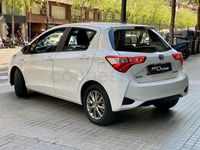 Usado Toyota Yaris Hybrid Active 100 CV (73 kW) 2019 Blanco Berlina