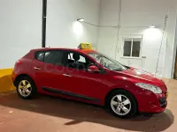 Usado Renault Mégane Dynamique 110 CV (80 kW) 2011 Rojo Berlina