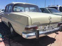 Usado Mercedes 200 110 CV (80 kW) 1967 Beige