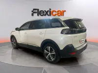 Usado Peugeot 5008 Allure 136 CV (100 kW) 2024 Blanco SUV