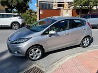 Usado Ford Fiesta Trend 82 CV (60 kW) 2010 Gris / plata Utilitario