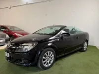 Usado Opel Astra Cabriolet Enjoy 115 CV (84 kW) 2008 Negro Descapotable