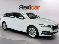 Usado Skoda Octavia Ambition 150 CV (110 kW) 2024 Blanco Familiar