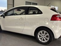 Usado Kia Rio 85 CV (62 kW) 2014 Blanco Berlina
