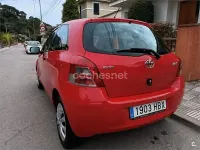 Usado Toyota Yaris Live 69 CV (50 kW) 2011 Rojo Utilitario