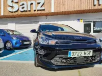 Usado Kia Rio 100 CV (73 kW) 2023 Negro Berlina