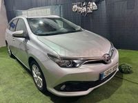 Usado Toyota Auris Hybrid Active 136 CV (100 kW) 2018 Gris / plata Familiar