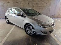 Begagnad Opel Astra Selective 116 HK (85 kW) 2012 Grå Halvkombi
