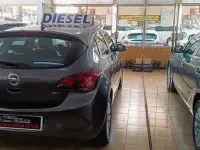 Usado Opel Astra Enjoy 110 CV (80 kW) 2010 Gris / plata Berlina