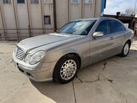 Usado Mercedes E270 Elegance 177 CV (130 kW) 2003 Gris / plata Berlina