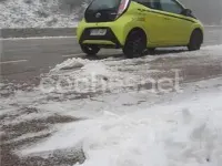 Usado Toyota Aygo X-cite 69 CV (50 kW) 2017 Amarillo Utilitario