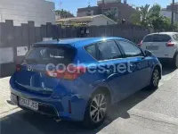 Usado Toyota Auris Active 124 CV (91 kW) 2015 Azul Berlina
