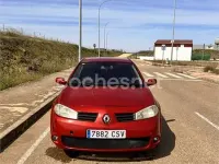 Usado Renault Mégane Dynamique 120 CV (88 kW) 2004 Rojo Berlina