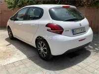 Usado Peugeot 208 Active 82 CV (60 kW) 2019 Blanco Utilitario