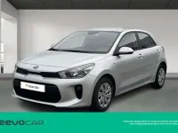 Usado Kia Rio 84 CV (61 kW) 2020 Gris Utilitario