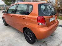 Usado Chevrolet Kalos SX 94 CV (69 kW) 2005 Naranja Berlina