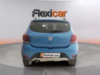 Usado Dacia Sandero Comfort 101 CV (74 kW) 2020 Azul Berlina
