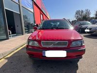 Usado Volvo V40 90 CV (66 kW) 1998 Rojo Familiar