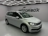 Usado VW Touran Advance 115 CV (84 kW) 2019 Gris / plata Monovolumen