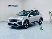 Usado Dacia Sandero Comfort 101 CV (74 kW) 2021 Gris / plata Berlina