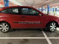 Usado Ford Focus Trend 115 CV (84 kW) 2004 Rojo Berlina